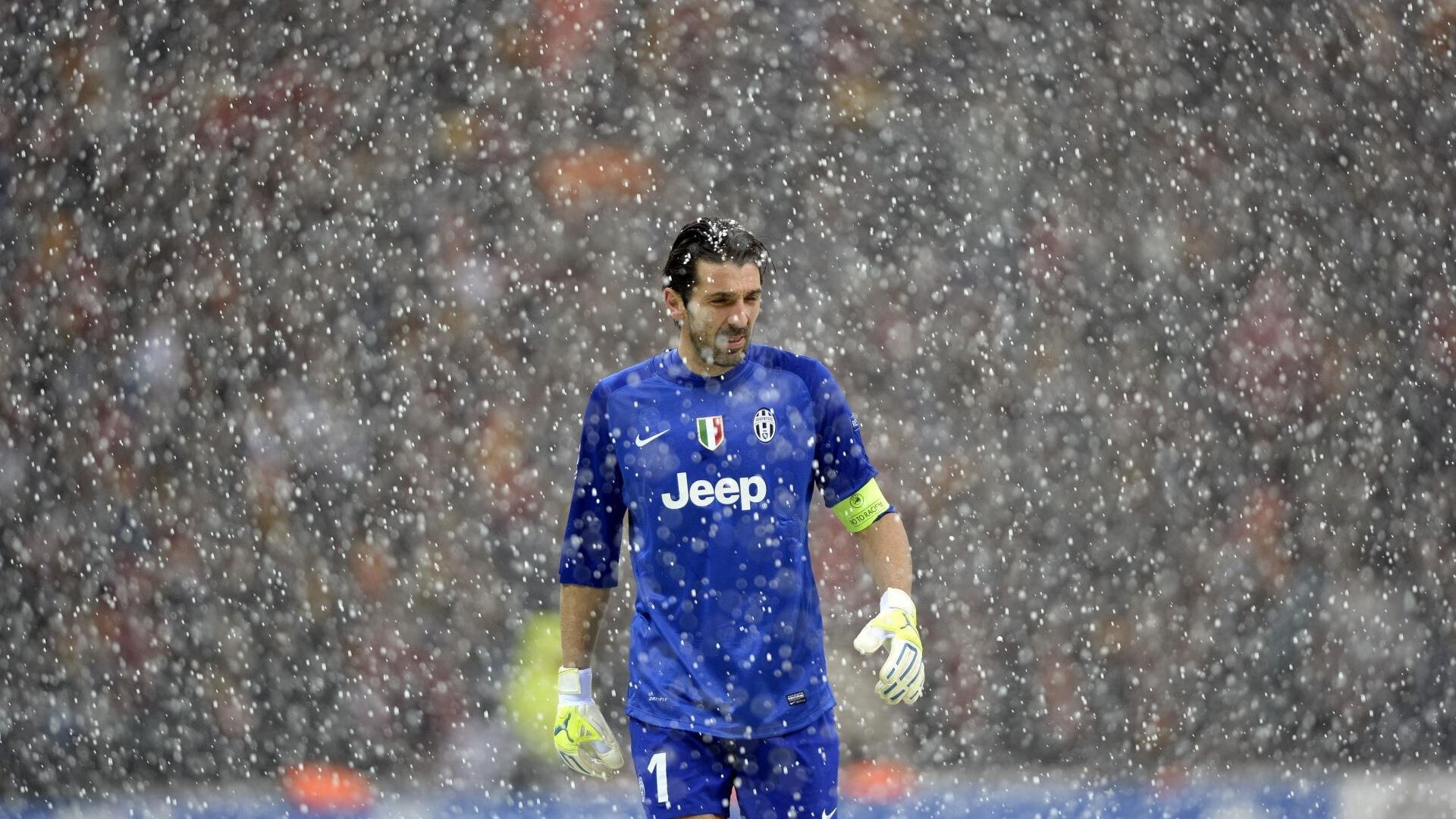 VAR是否应限制干预主裁非关键判罚，var裁判指的是