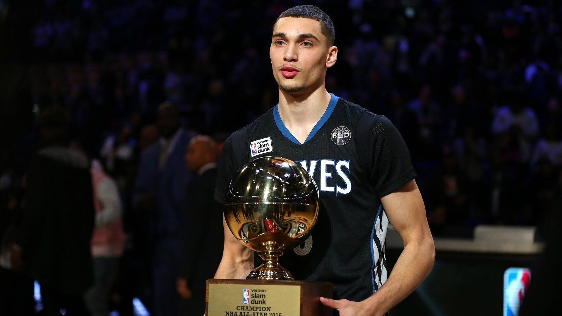 《虚拟偶像造未来：电竞与虚拟明星的跨界合作》，虚拟偶像又叫什么